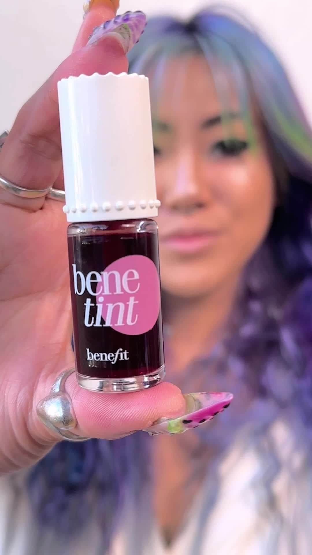 Benefit Cosmeticsのインスタグラム：「Benetint or Blood Tint? 🧛‍♀️ All spooks aside, we love our classic lip & cheek tint for a wash of rose color. It helps us look...alive 😘⁠ ⁠ #benefitcosmetics #benetint #cheektint #liptint #halloween #spooky」
