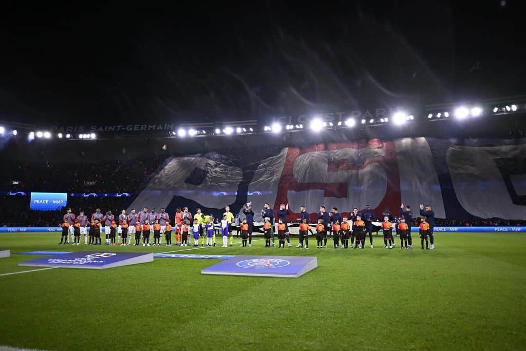 ウスマン・デンベレさんのインスタグラム写真 - (ウスマン・デンベレInstagram)「Une victoire importante tous ensemble !!! 🔴🔵 Allez Paris!! #UCL」10月26日 8時06分 - o.dembele7