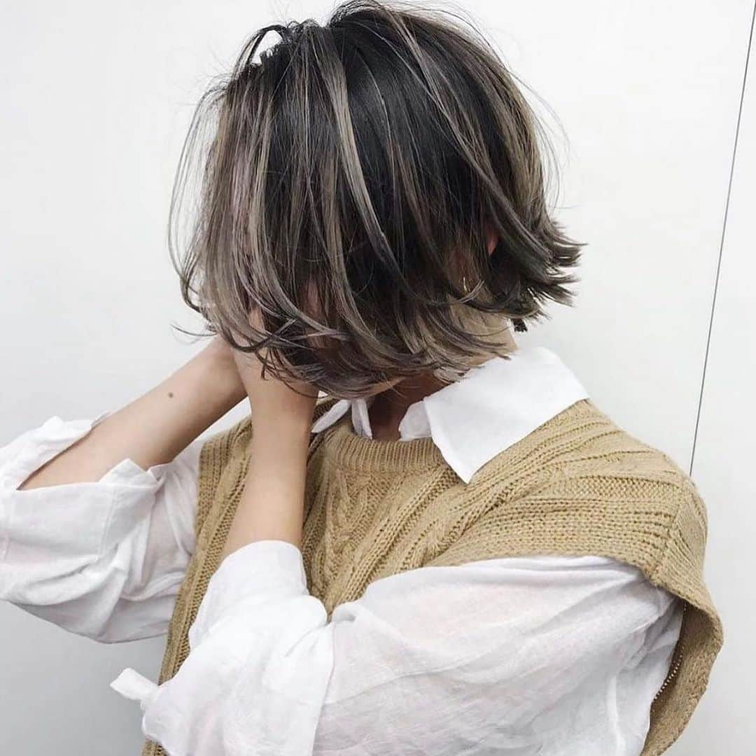 NOBU/渋谷店さんのインスタグラム写真 - (NOBU/渋谷店Instagram)「【3Dハイライト】 . . @nobuhair 担当プロデューサーNOBU . . ✂︎オススメクーポン✂︎ ☆カット、酸性トリートメント15000円 ☆酸性トリートメント9000円 ☆カット、カラー、ハホニコ9500円 ☆カット、カラー、ケラスターゼ12000円 ☆カット、カラー、オッジィ13500円 ☆カット、バレイヤージュ27000円 ☆カット、ダブルカラー15000円 ☆カット、ハイブリーチ24000円 ☆カット、インナーカラー13000円 ☆カット、3Dハイライト16500円 ☆カット、フェイスフレーミング15500円 ☆カット、ハイライトグラデ23000円 ⚠︎NOBU指名料2000円 【ご予約は、NOBUインスタプロフィールURLからホットペッパービューティーにて】 よろしくお願いします★ . . NNNスリーエヌ　 ■営業時間10:00〜20:00  ※年中無休 ■住所　107-0061 東京都港区北青山3-12-1 オウル3階 ■電話番号　03-6712-5547 . . #青山 #表参道 #美容室 #ヘアスタイル #ヘア #ヘアセット #カット #カラー #ヘアカラー #ヘアアレンジ  #シンプル #外国人風 #イメチェン #トレンド #美容師 #髮型 #髮型師 #剪髮 #中長髮#ตัดผม#ผม#헤어 #컷#hair #hairstyle」10月26日 8時08分 - nobuhair