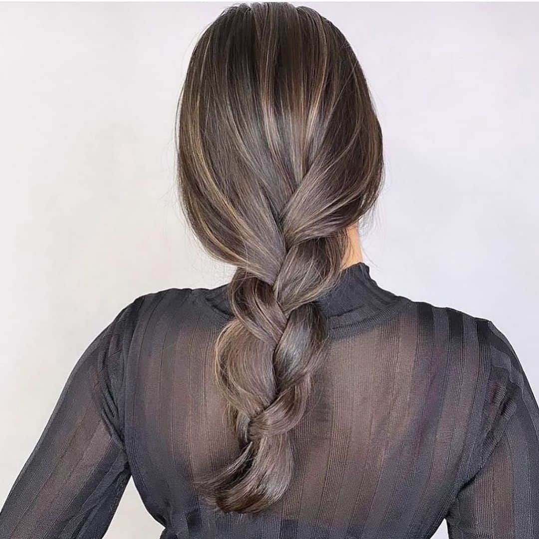NOBU/渋谷店のインスタグラム：「【3Dハイライト】 . . @nobuhair 担当プロデューサーNOBU . . ✂︎オススメクーポン✂︎ ☆カット、酸性トリートメント15000円 ☆酸性トリートメント9000円 ☆カット、カラー、ハホニコ9500円 ☆カット、カラー、ケラスターゼ12000円 ☆カット、カラー、オッジィ13500円 ☆カット、バレイヤージュ27000円 ☆カット、ダブルカラー15000円 ☆カット、ハイブリーチ24000円 ☆カット、インナーカラー13000円 ☆カット、3Dハイライト16500円 ☆カット、フェイスフレーミング15500円 ☆カット、ハイライトグラデ23000円 ⚠︎NOBU指名料2000円 【ご予約は、NOBUインスタプロフィールURLからホットペッパービューティーにて】 よろしくお願いします★ . . NNNスリーエヌ　 ■営業時間10:00〜20:00  ※年中無休 ■住所　107-0061 東京都港区北青山3-12-1 オウル3階 ■電話番号　03-6712-5547 . . #青山 #表参道 #美容室 #ヘアスタイル #ヘア #ヘアセット #カット #カラー #ヘアカラー #ヘアアレンジ  #シンプル #外国人風 #イメチェン #トレンド #美容師 #髮型 #髮型師 #剪髮 #中長髮#ตัดผม#ผม#헤어 #컷#hair #hairstyle」