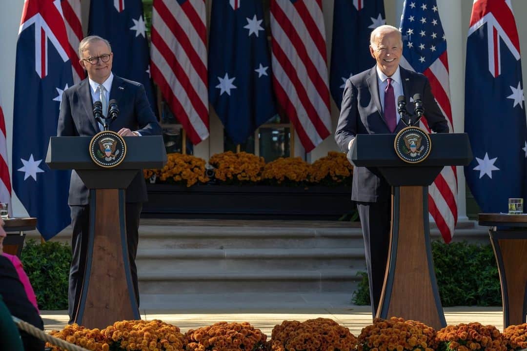 The White Houseさんのインスタグラム写真 - (The White HouseInstagram)「Today, President Biden and Prime Minister Albanese inaugurated a new era of U.S.-Australia strategic cooperation during the Prime Minister’s Official Visit.  Together, our nations have deepened our defense, economic, and climate ties. Now, with today’s visit, we are doubling down on our technology ties.  Additionally, during a bilateral meeting in the Oval Office, President Biden and Prime Minister Albanese strengthened our alliance by discussing key priorities, including: - Advancing a free, open, and secure Indo-Pacific - Addressing threats to stability - Supporting Ukraine in the face of Russia’s ongoing aggression - Standing with Israel in the wake of Hamas’ appalling terrorist attacks   The United States and Australia will continue to stand as one to forge a better future for all.」10月26日 10時00分 - whitehouse