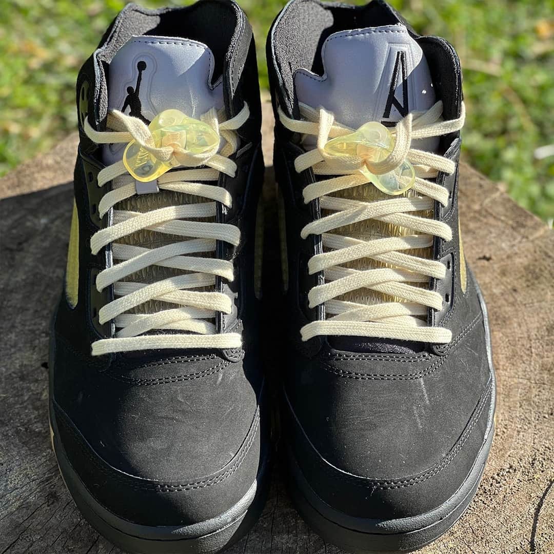 Sneaker News x Jordans Dailyさんのインスタグラム写真 - (Sneaker News x Jordans DailyInstagram)「DETAILED LOOK at the A Ma Maniere x Air Jordan 5 in "Black." These are expected to release on Nov. 22nd -- COP or PASS!? For more details as well as a closer look, hit the link in the bio!」10月26日 8時12分 - jordansdaily