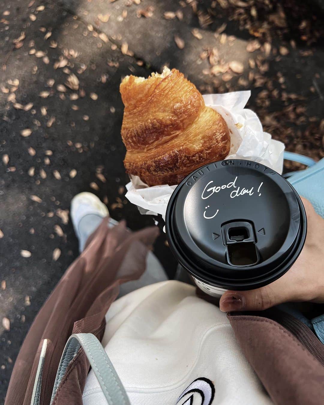 森彩香のインスタグラム：「Autumn mood.🍂☕️ 　　 　　 　　 　　 .」