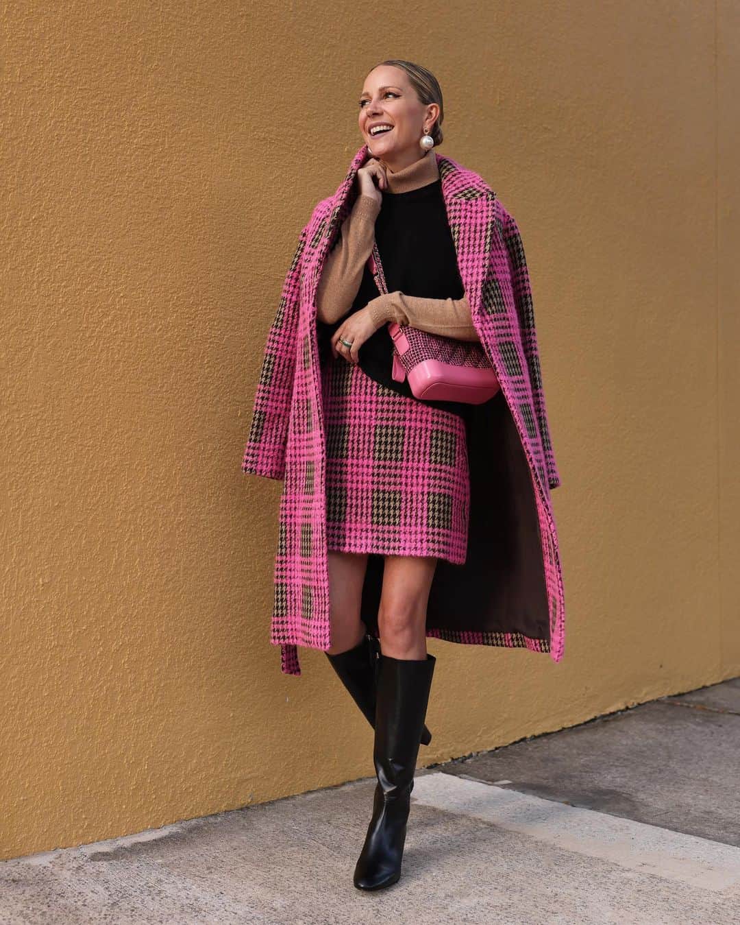 ブレア・イーディーのインスタグラム：「Picture perfect in pink! Styling three bold @boden_clothing outfits from their colorful fall collection! #InBoden #ad」