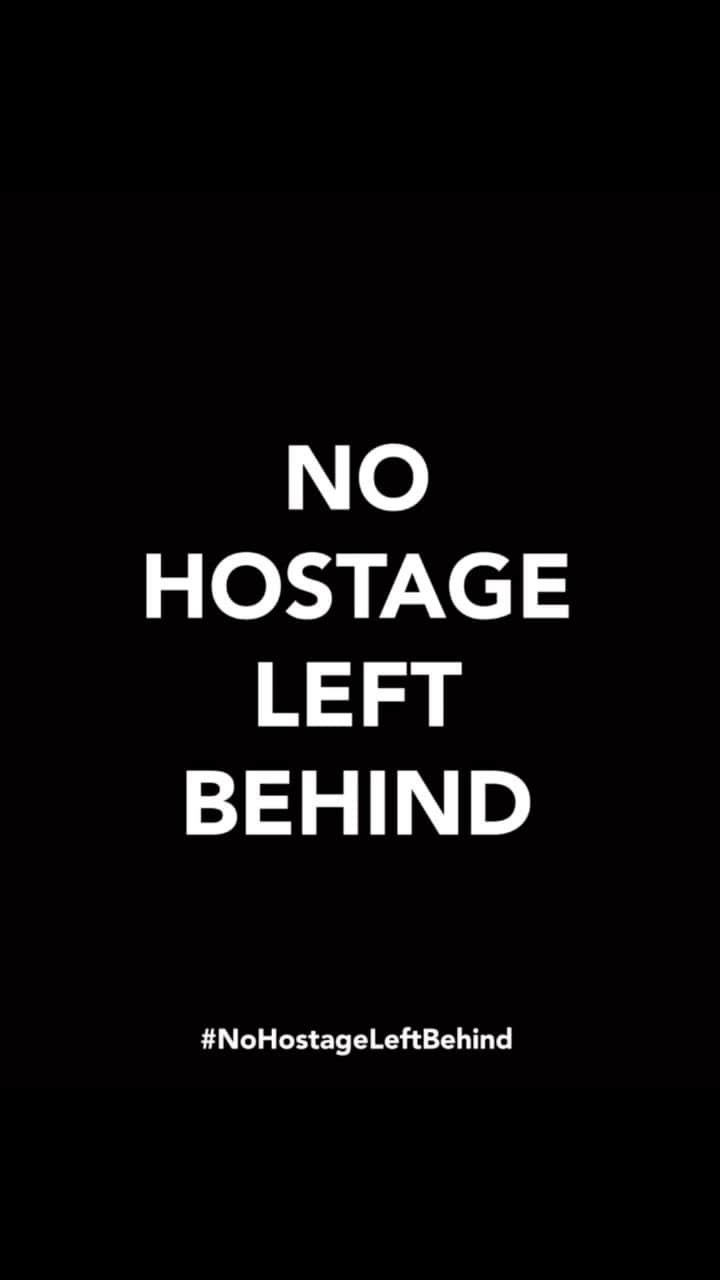 ゾーイ・ドゥイッチのインスタグラム：「#nohostageleftbehind」