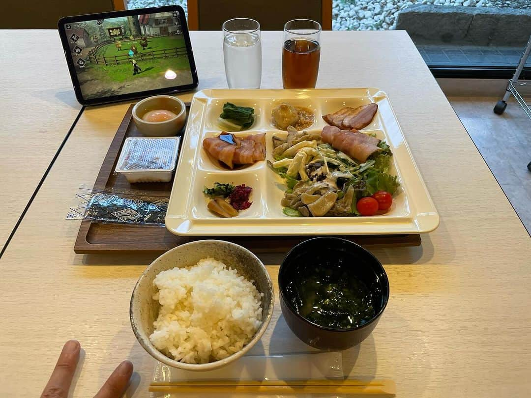 山崎勝之さんのインスタグラム写真 - (山崎勝之Instagram)「ベーコンでごはんを巻いて食べるの美味しいですよね。」10月26日 8時37分 - chan_yama