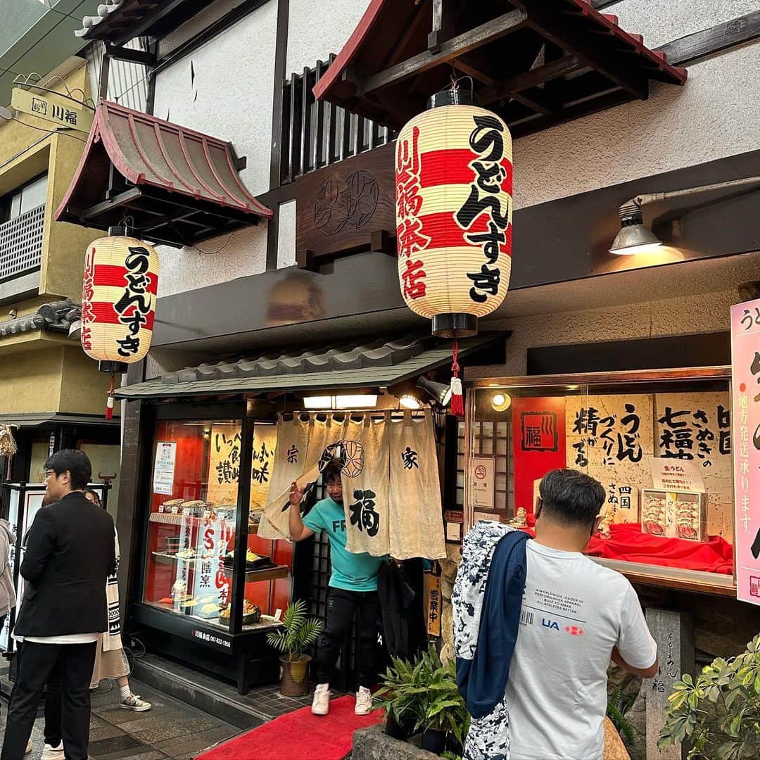 井上公造さんのインスタグラム写真 - (井上公造Instagram)「香川にYouTubeの撮影に行ってきました。香川といえば、うどん。美味しいと評判のこちらの店に行きました！うどんすき、めちゃ美味😋たまりませんでした❣️  #香川グルメ   #高松グルメ   #うどん   #うどんすき   #予約必須」10月26日 8時38分 - inouekozo39