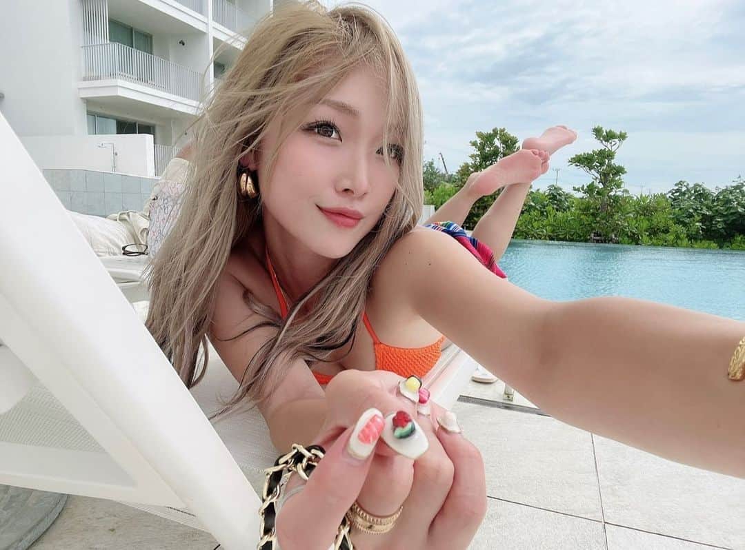 MIIKAのインスタグラム：「髪ワッサー💇笑 エクステつけたいな😆 . . #プール#夏#2022#夏始まる#プールサイド #ブルー#bikini #旅行すきな人と繋がりたい#海好きな人と繋がりたい#いいね返し#okinawa #沖縄travel#love#instapic#followme #いいねした人で気になった人フォロー」