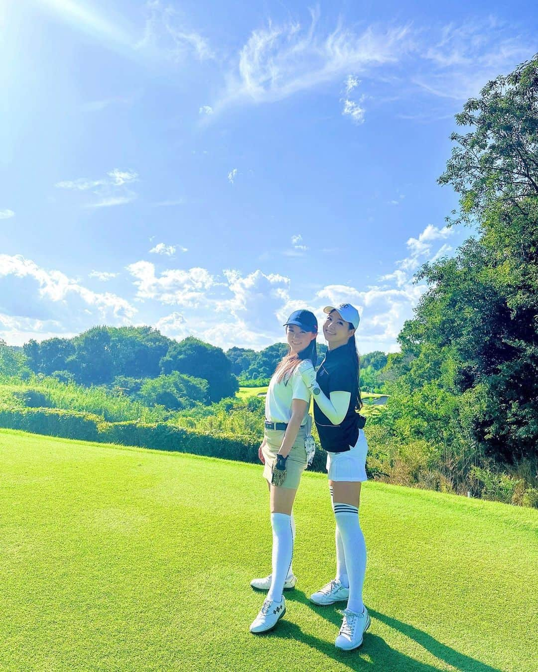 江原詩織さんのインスタグラム写真 - (江原詩織Instagram)「iron shot ⛳️  球が高く上がる様になったので、 打った後に目線を送ってもボールを見つけられず迷子になる最近🐈笑  #ティーショット  #iron #ショートホール #パースリー #美浦ゴルフ倶楽部  #ゴルフ初心者 #ゴルフ部 #ゴルフ上手くなりたい #ゴルフ好きとつながりたい #golfswing #女子ゴルフ #ゴルフ女子 #ゴルフ男子 #ゴルファー #golfrange #golflife #golfer #golf #골프 #กอล์ฟ #高尔夫球 #golfstagram #instagolf」10月26日 8時45分 - shiori__golf