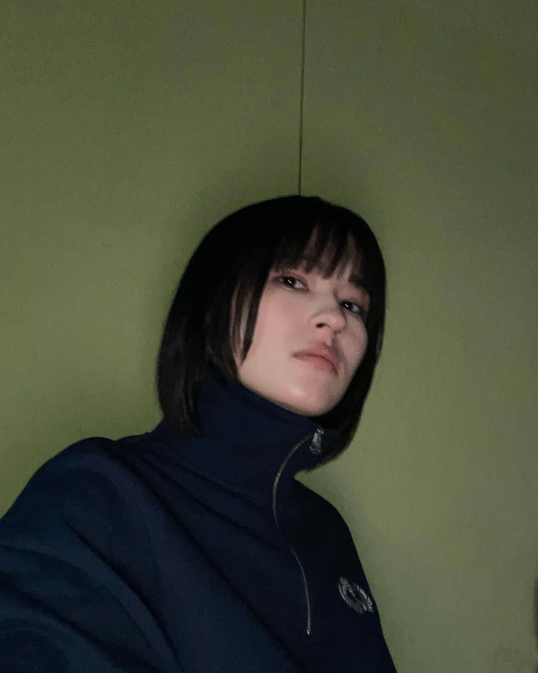 アリアナさくらのインスタグラム：「最近気圧の変化で頭痛くなるようになった。めっちゃ嫌。  久しぶりに母とラーメン食べた。  #selfie #style #food」