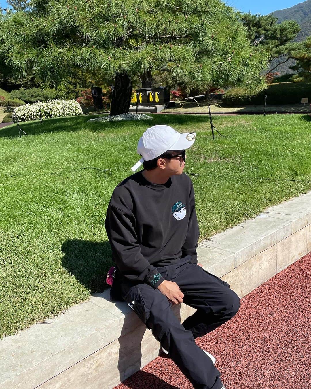 パク・ソングァンさんのインスタグラム写真 - (パク・ソングァンInstagram)「##가을골프⛳️ #말본골프   가을아 부탁이야 ㅋㅋㅋ  겨울 좀 천천히 오라해주라😭😭😭  #크리스탈벨리cc   쉽지않다. 좁다. 짧다. 그린  이상하다. 페어웨이 언듈레이션이 심하다.  최종스코어 85☺」10月26日 19時44分 - parksungkwang_22