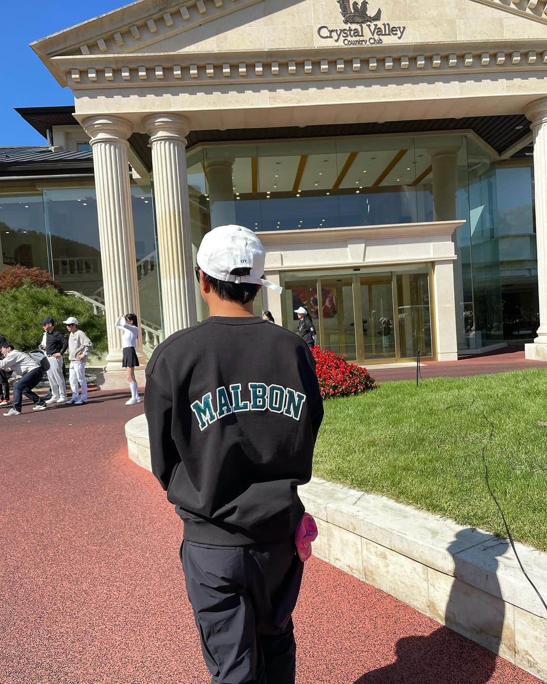 パク・ソングァンさんのインスタグラム写真 - (パク・ソングァンInstagram)「##가을골프⛳️ #말본골프   가을아 부탁이야 ㅋㅋㅋ  겨울 좀 천천히 오라해주라😭😭😭  #크리스탈벨리cc   쉽지않다. 좁다. 짧다. 그린  이상하다. 페어웨이 언듈레이션이 심하다.  최종스코어 85☺」10月26日 19時44分 - parksungkwang_22