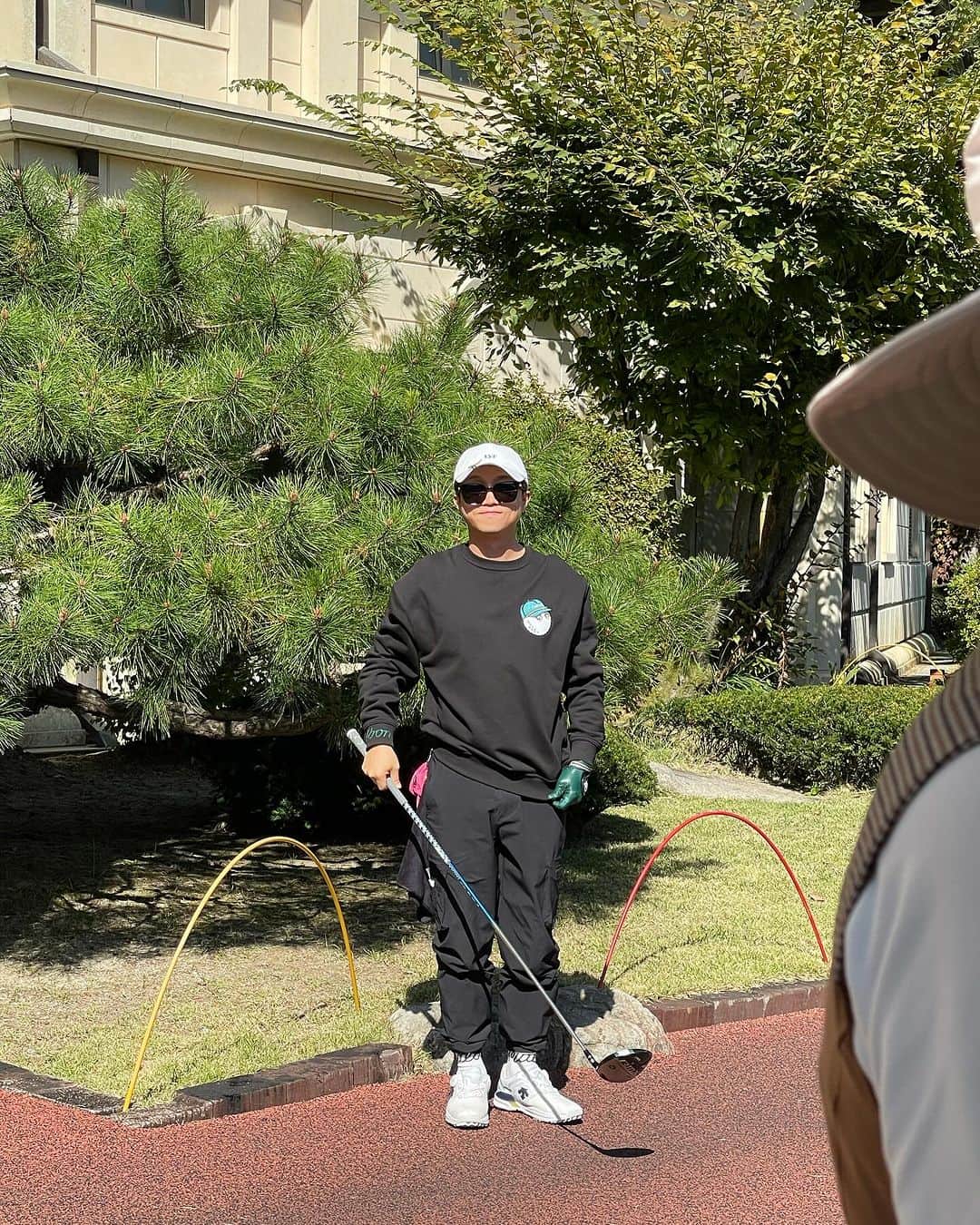 パク・ソングァンさんのインスタグラム写真 - (パク・ソングァンInstagram)「##가을골프⛳️ #말본골프   가을아 부탁이야 ㅋㅋㅋ  겨울 좀 천천히 오라해주라😭😭😭  #크리스탈벨리cc   쉽지않다. 좁다. 짧다. 그린  이상하다. 페어웨이 언듈레이션이 심하다.  최종스코어 85☺」10月26日 19時44分 - parksungkwang_22
