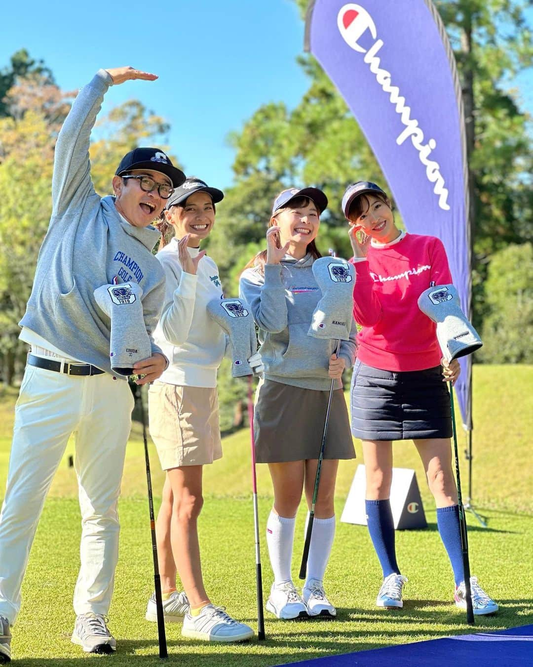 高橋としみのインスタグラム：「今日はチャンピオンコンペ⛳️⛳️  みんなが着てるのはもちろんChampion❤️ チャンピオンらしい アメリカンカジュアルのエッセンスと アスレチックスウェアの機能性を兼ね備えた スウェットスタイルのゴルフウェア⛳️  ゴルフはもちろん普段も着れるし カジュアルで誰でも取り入れやく コーディネートしやすいウェア😊  今日スクランブル方式のダブルス戦⛳️ なみきちゃんとチームだったよー✨ お互い助け合いながら37.41😊 同組はクロカンさんと千晃ちゃん✨  最高に楽しかったー😆✨✨  #PR#ChampionJP#ゴルフ#ゴルフ女子 #ゴルフコンペ#ゴルフウェア#ゴルフ#高橋としみ#golf#チャンピオンゴルフ」