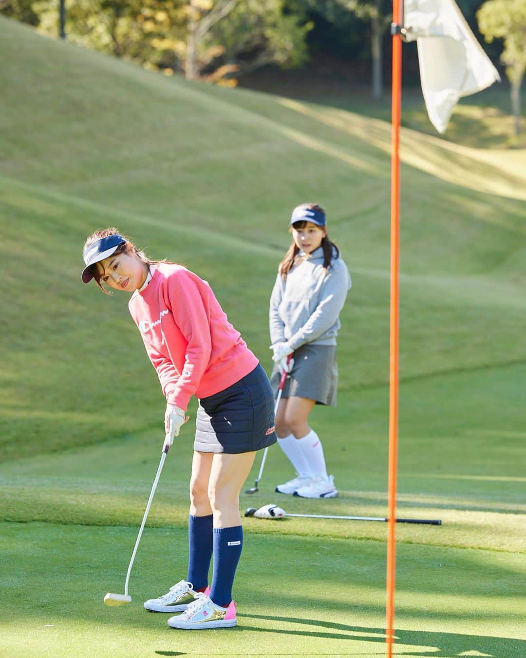 高橋としみさんのインスタグラム写真 - (高橋としみInstagram)「今日はチャンピオンコンペ⛳️⛳️  みんなが着てるのはもちろんChampion❤️ チャンピオンらしい アメリカンカジュアルのエッセンスと アスレチックスウェアの機能性を兼ね備えた スウェットスタイルのゴルフウェア⛳️  ゴルフはもちろん普段も着れるし カジュアルで誰でも取り入れやく コーディネートしやすいウェア😊  今日スクランブル方式のダブルス戦⛳️ なみきちゃんとチームだったよー✨ お互い助け合いながら37.41😊 同組はクロカンさんと千晃ちゃん✨  最高に楽しかったー😆✨✨  #PR#ChampionJP#ゴルフ#ゴルフ女子 #ゴルフコンペ#ゴルフウェア#ゴルフ#高橋としみ#golf#チャンピオンゴルフ」10月26日 19時37分 - toshimi_1002