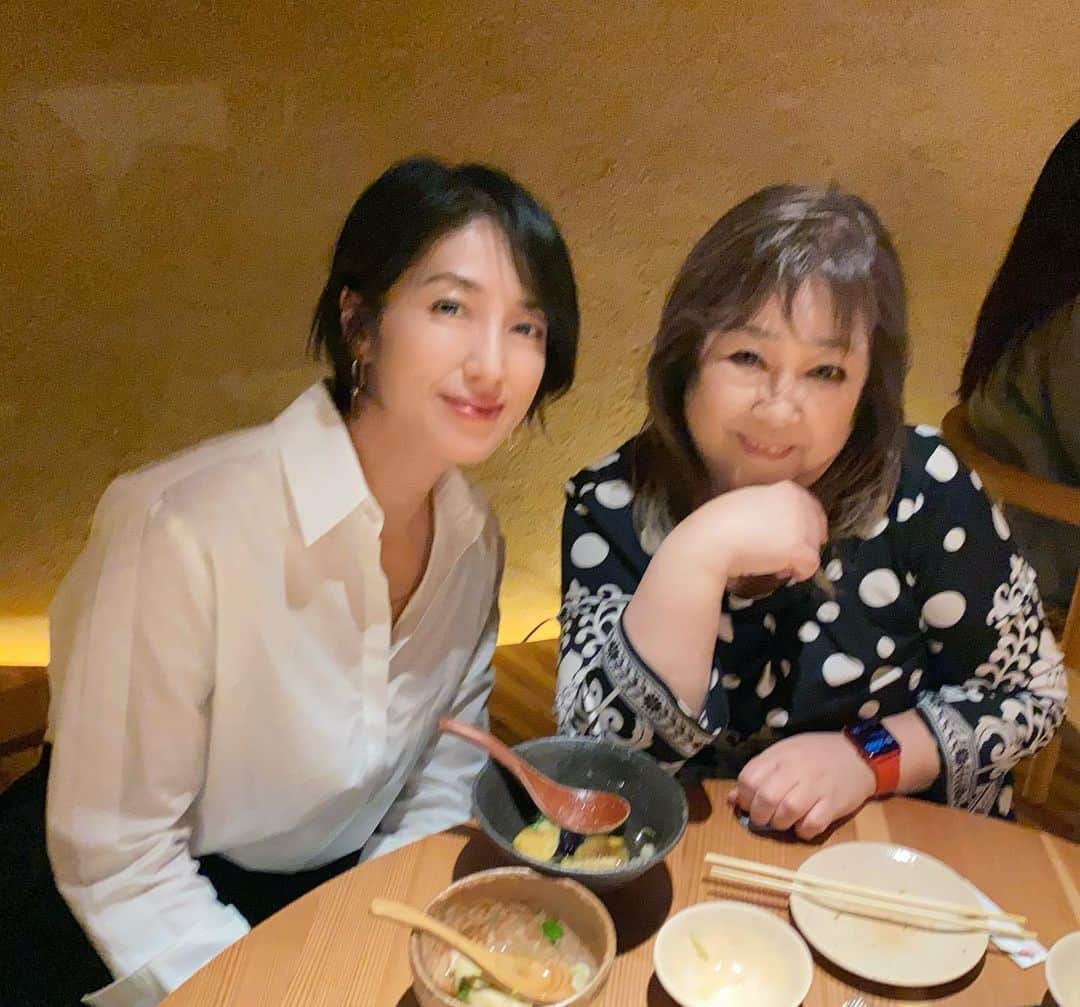小坂明子のインスタグラム：「ライブから1ヶ月、京都レッスンで木村早苗ちゃんと歌を楽しみご飯を楽しみ、最高の1日でした。」