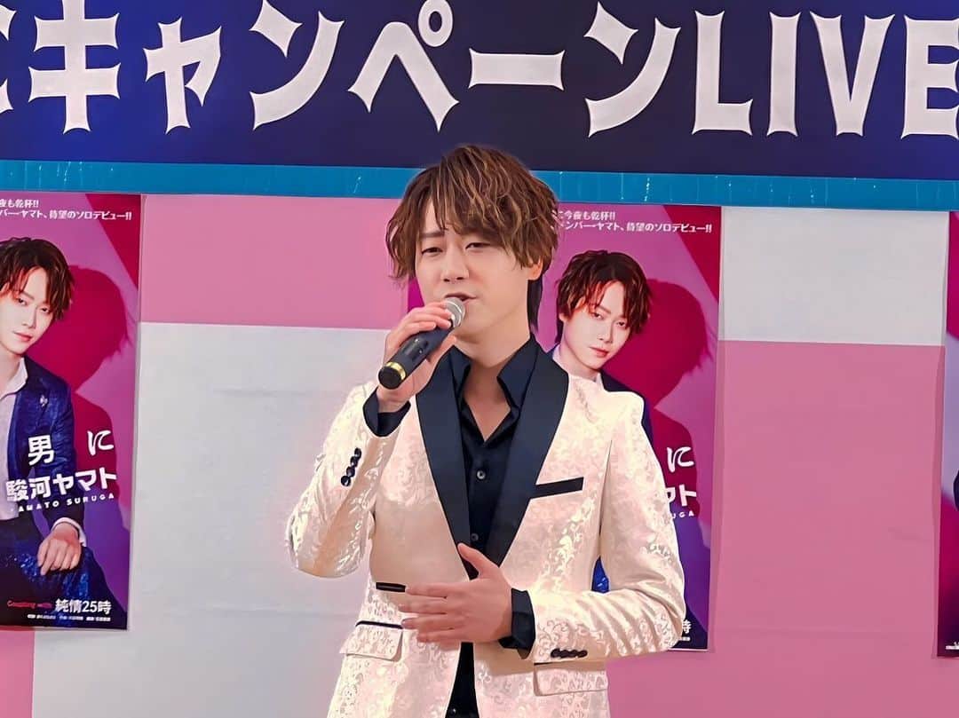 はやぶさのインスタグラム：「ひとりで髪のセットをすると 前はまだ良いんです。 問題は後頭部 どうしてもヘタる。 結構持ち上げたつもりでもヘタる。 これが悩みなんですよねぇ。  【EN】  I'd set my hair by myself. The front is still fine. The problem is the back of my head. I can't help it. Even when I lift my hair up quite a bit, it still goes down. This is my problem.  #はやぶさ #ヒカル #ヤマト #大滝ひかる #駿河ヤマト #イベント #一日一枚  #写真  #hayabusa #hikaru #yamato #event  #picstory  #picstagram #photooftheday  #photogram  #hayabusadiary  #はやぶさの日記  #fotohariini」