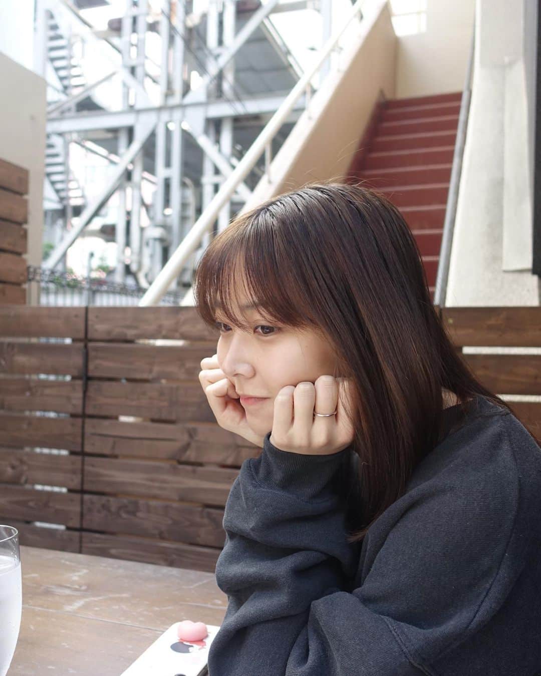 白間美瑠さんのインスタグラム写真 - (白間美瑠Instagram)「☕️🌲📷 家族で朝ごはん食べに行った時に、お姉ちゃんが撮ってくれたよ🤭」10月26日 18時17分 - shiro36run
