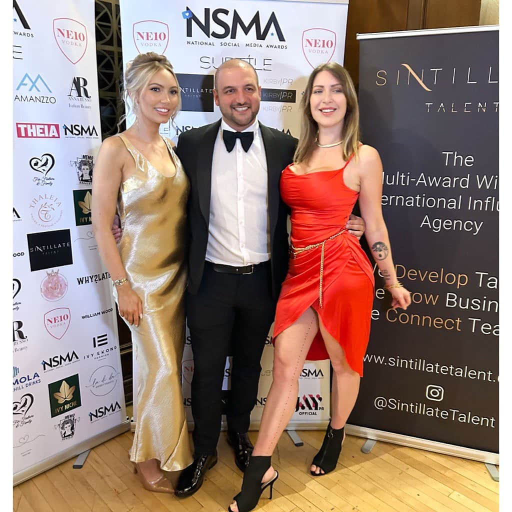 トレーシー・キスさんのインスタグラム写真 - (トレーシー・キスInstagram)「I am so honoured to be a part of the @sintillatetalent who collected the Outstanding Contribution To Social Media Award last night at @officialnsma 🌟   This award was based upon the agencies contributions in raising awareness across social media for Smear September, Cancer Awareness, Autoimmune Disease for which I organised this campaign with the incredible @autoimmuneawarenessfoundation breast cancer and many more.   Thank you to all of the team for making this possible, the charities for their tireless efforts in bringing about change and the influencers for sharing this message far and wide. Together we can change and save lives and make a positive impact to the world around us. Please let us talk more, share more openly, be more accepting of others and embrace this beautiful journey through life with love, kindness and compassion for ourselves and others 🙏🏼   #talentteam #sintillate #nsma2023 #nationalsocialmediaawards #mentalhealth #autoimmunedisease #cancerawareness」10月26日 18時17分 - tracykissdotcom