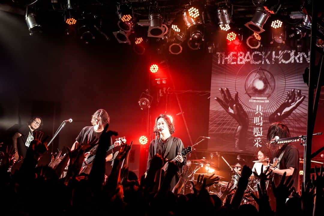 THE BACK HORNさんのインスタグラム写真 - (THE BACK HORNInstagram)「［LIVE PHOTO］ 2023.10.22 sun THE BACK HORN 25th Anniversary 「KYO-MEIワンマンツアー」〜共鳴喝采〜 at 郡山HIPSHOT JAPAN ------------------- ▶︎NEXT LIVE 2023.10.27 fri THE BACK HORN 25th Anniversary 「KYO-MEIワンマンツアー」〜共鳴喝采〜 at 金沢EIGHT HALL  🎫Ticket https://lnkfi.re/kyomei_kassai  #共鳴喝采 #TBH25th #THEBACKHORN #バックホーン #バクホン #LIVEPHOTO」10月26日 18時13分 - thebackhorn
