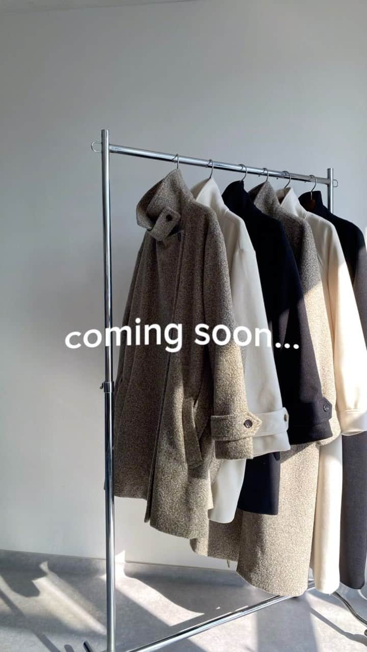 cepoのインスタグラム：「【 coming soon... 】  去年も大人気だったカットメルトンコート。 今年はハーフ丈とロング丈でご用意しました！  ご要望の多かったブラックが登場☺️！  そして注目のブークレ素材も、、♩  10/27.fri 入荷予定です。  _  🔍ITEM #CCB_0093 #CCB_0093A / 2WAYメルトンハーフコート  #CCB_0039  #CCB_0039A / 2WAYメルトンロングコート  _  #cepo #セポ #アウター #コート #ステンカラーコート #ロングコート #2023aw #秋冬コーデ #冬服コーデ #アウターコーデ #きれいめカジュアル #カジュアルファッション」