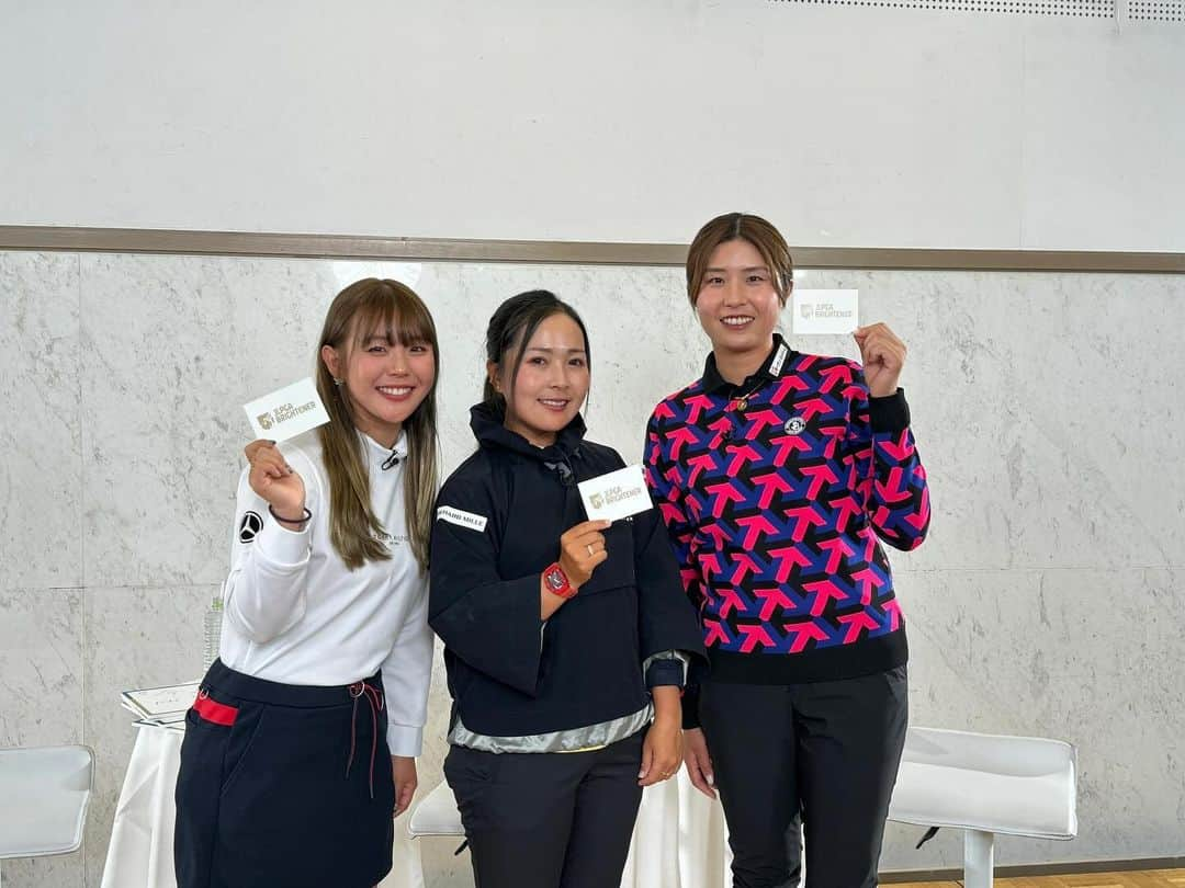 大里桃子のインスタグラム：「☺︎ JLPGA BRIGHTENER TALKS 2023❣️ 女子中高生に向けてのオンライントークイベント！ 去年に引き続き、参加させて頂きました！ 中高生のゴルフへの意識の高さに驚かされました。笑 将来この中からプロになって一緒に戦える子が出てくるかと思うととても楽しみです✨ 沢山質問もしてくれてありがとうございました🤍 私自身もとても刺激になりましたし、他2人のプロの話を聞いて勉強になる事が多々ありました。 ありがとうございました✨ #JLPGA #BRIGHTENER」