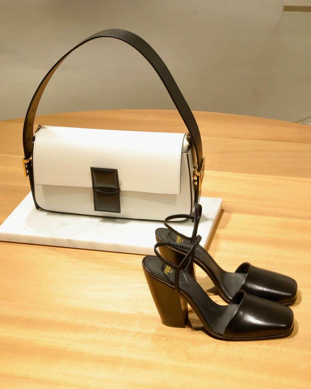 本田仁美さんのインスタグラム写真 - (本田仁美Instagram)「.  “FENDI WINTER 2023 COLLECTION LAUNCH COCKTAIL EVENT”  フェンディ 2023年ウィンターコレクションの ローンチを祝したカクテルイベントに行ってきました🍸  @FENDI #FendiWinter #pr」10月26日 18時20分 - 10_hitomi_06