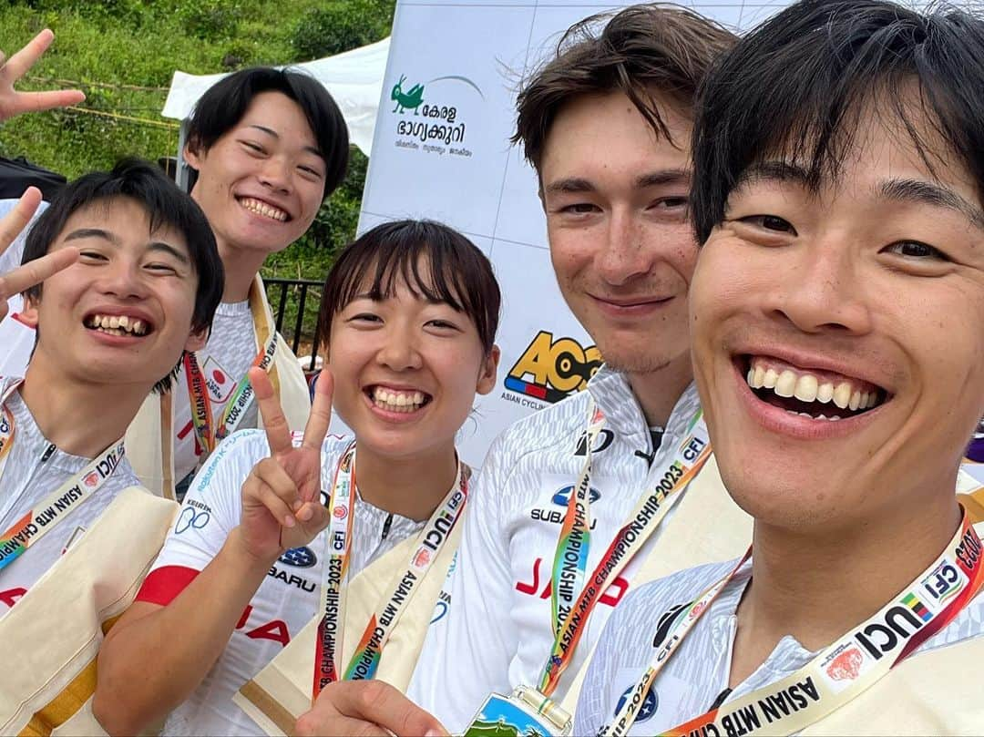 沢田時さんのインスタグラム写真 - (沢田時Instagram)「アジア選手権チームリレーは2位でした🥈  本当にあと一歩のところで中国に及ばす悔しいですが、本番のXCO前に緊張感を味わえて全力疾走の刺激が入ったことは確実にプラスに繋がります。  応援をありがとうございました🇯🇵 みんな良い顔してる☺️」10月26日 18時21分 - toki_sawada