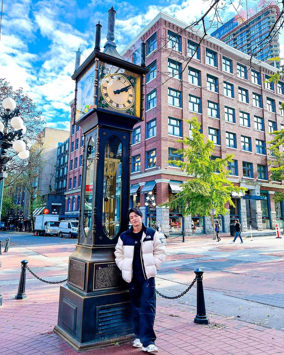 KENZO さんのインスタグラム写真 - (KENZO Instagram)「Day time walk. Vancouver,Canada🇨🇦  歩くそしてカフェタイム。  #canada  #vancouver #カナダ  #バンクーバー」10月26日 18時22分 - dapump.kenzo