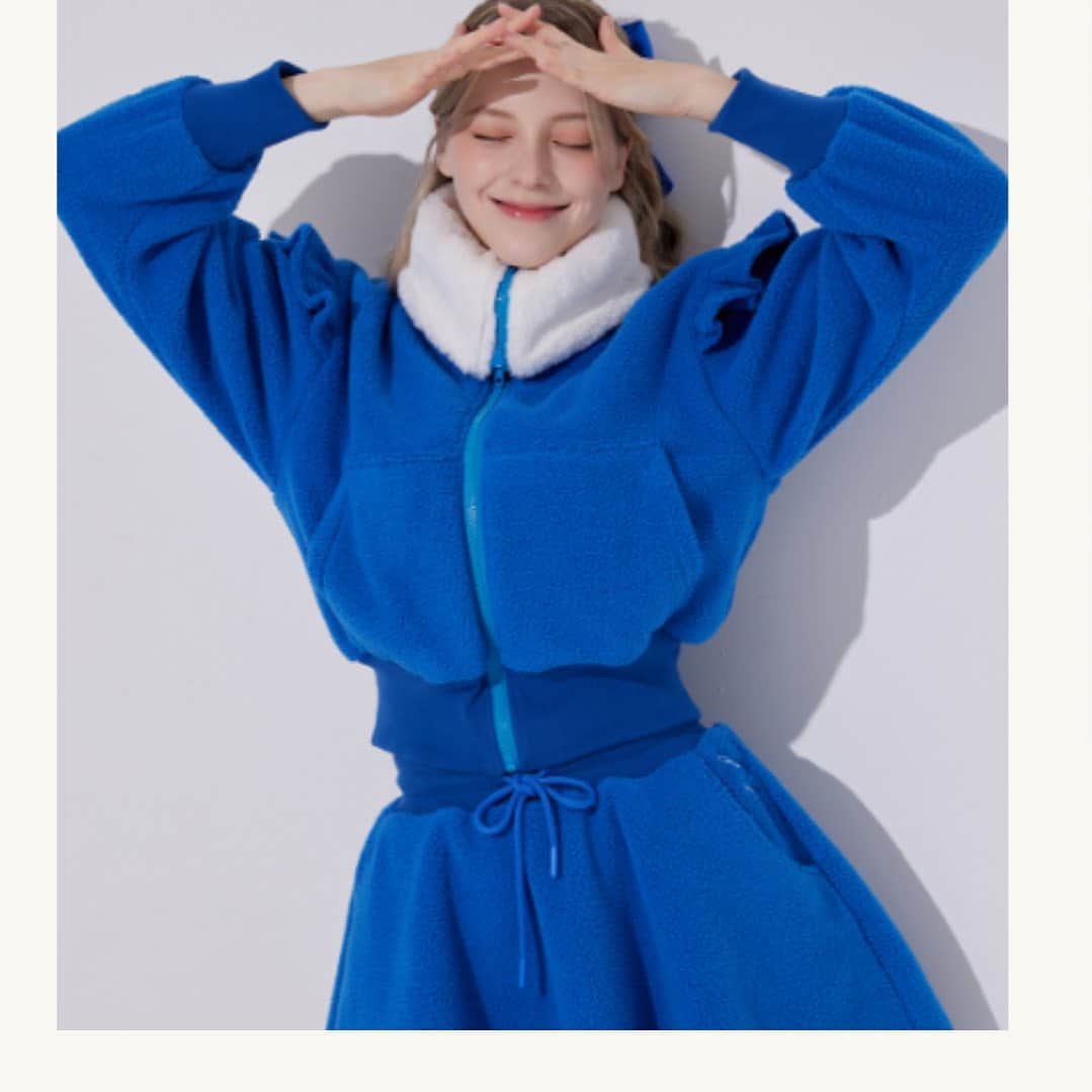 のインスタグラム：「. Winter collection 2023☃️❄️  Fleece Frill zip-up set  ¥42,900（in tax）  Free Size  暖かくて可愛いアウターセットアップが新登場💕  襟に入ったファー生地と防風の裏地が暖かさを演出し 生地の重量も軽量化しています。  軽やかでありながら、 暖かいセットアップなので寒い冬ラウンドも 快適にお過ごしいただけます。  🇯🇵 https://www.j-jane.jp/  ⋱⋰ ⋱⋰ ⋱⋰ ⋱⋰ ⋱⋰ ⋱⋰ ⋱⋰  #韓国ゴルフウェア#ゴルフウェア#ゴルフウェアレディース #可愛いゴルフウェア#j_jane#ゴルフウェアセレクトショップ #人気ゴルフウェア #ゴルフ女子#ゴルフ女子コーデ」