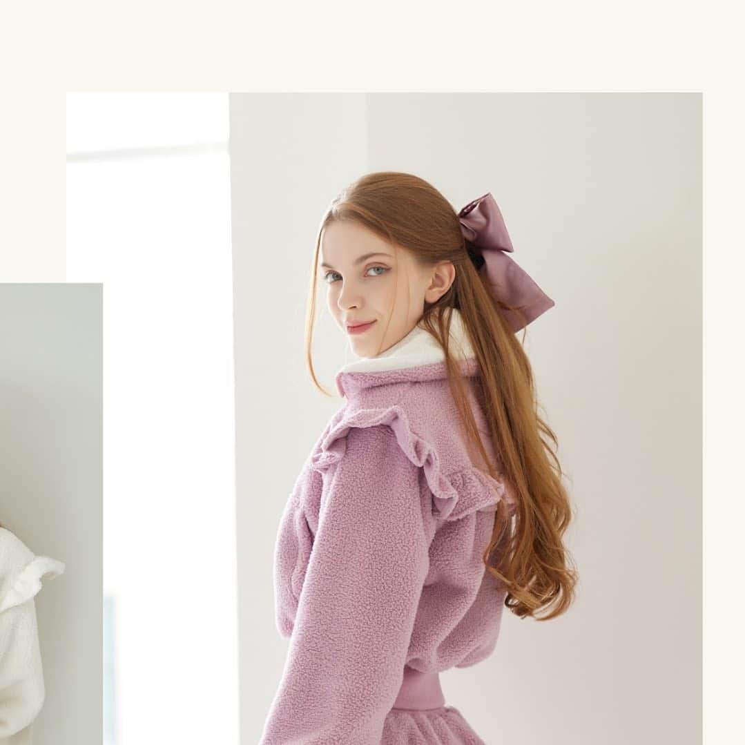 のインスタグラム：「. Winter collection 2023☃️❄️  Fleece Frill zip-up set  ¥42,900（in tax）  Free Size  暖かくて可愛いアウターセットアップが新登場💕  襟に入ったファー生地と防風の裏地が暖かさを演出し 生地の重量も軽量化しています。  軽やかでありながら、 暖かいセットアップなので寒い冬ラウンドも 快適にお過ごしいただけます。  🇯🇵 https://www.j-jane.jp/  ⋱⋰ ⋱⋰ ⋱⋰ ⋱⋰ ⋱⋰ ⋱⋰ ⋱⋰  #韓国ゴルフウェア#ゴルフウェア#ゴルフウェアレディース #可愛いゴルフウェア#j_jane#ゴルフウェアセレクトショップ #人気ゴルフウェア #ゴルフ女子#ゴルフ女子コーデ」