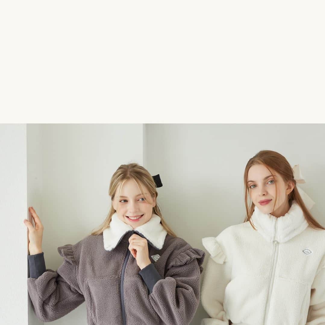のインスタグラム：「. Winter collection 2023☃️❄️  Fleece Frill zip-up set  ¥42,900（in tax）  Free Size  暖かくて可愛いアウターセットアップが新登場💕  襟に入ったファー生地と防風の裏地が暖かさを演出し 生地の重量も軽量化しています。  軽やかでありながら、 暖かいセットアップなので寒い冬ラウンドも 快適にお過ごしいただけます。  🇯🇵 https://www.j-jane.jp/  ⋱⋰ ⋱⋰ ⋱⋰ ⋱⋰ ⋱⋰ ⋱⋰ ⋱⋰  #韓国ゴルフウェア#ゴルフウェア#ゴルフウェアレディース #可愛いゴルフウェア#j_jane#ゴルフウェアセレクトショップ #人気ゴルフウェア #ゴルフ女子#ゴルフ女子コーデ」