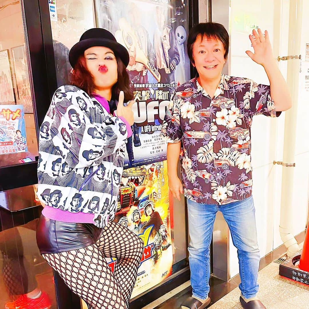 河崎実のインスタグラム：「大怪獣サロンのイベントで来てた蜂鳥あみ太＝４号さんと」