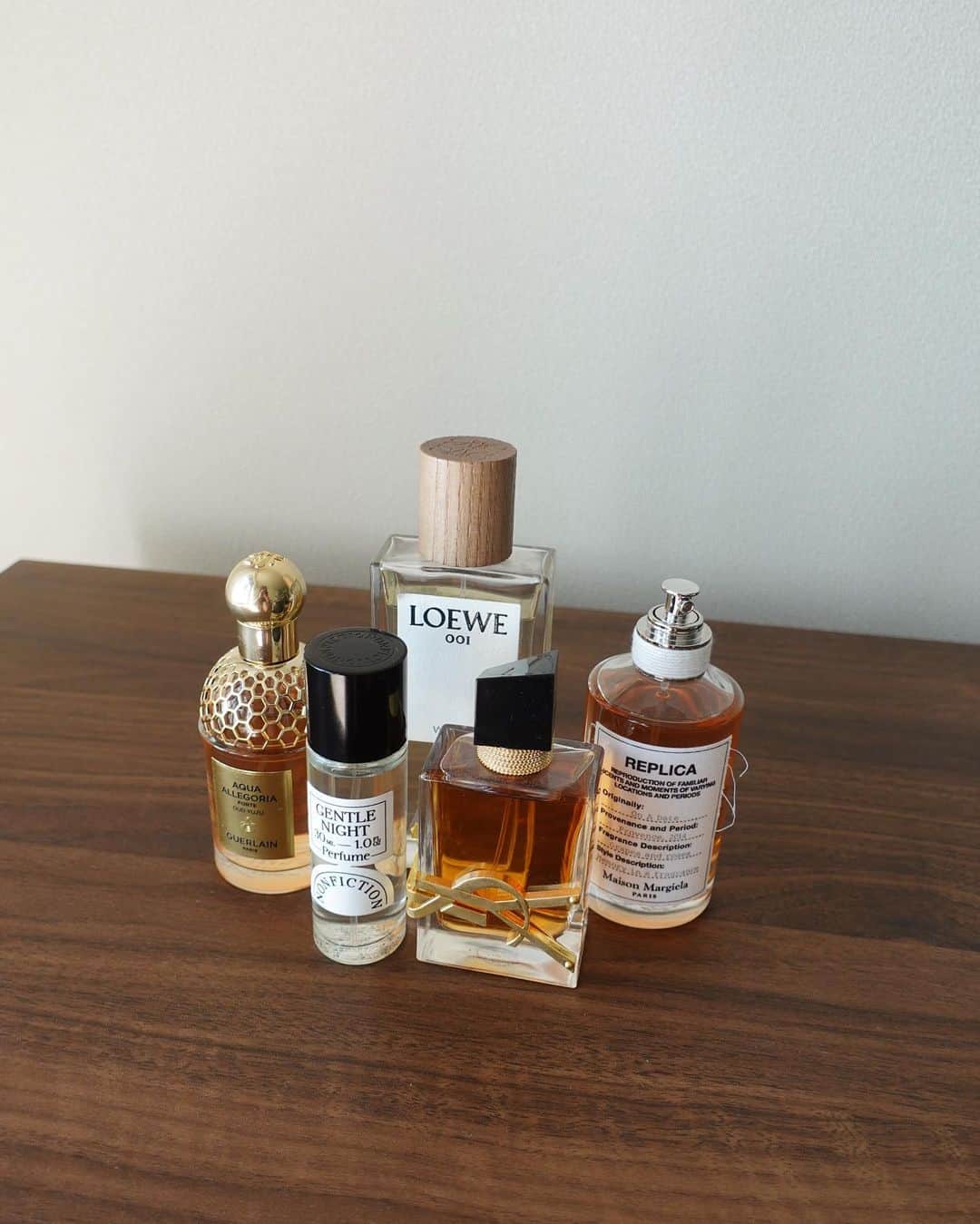 涼佳のインスタグラム：「favorite perfumes🫧🤍  香水は基本甘めが好きなので 同じような香りばかり集めちゃう 最近よく使ってる子たちです↑」