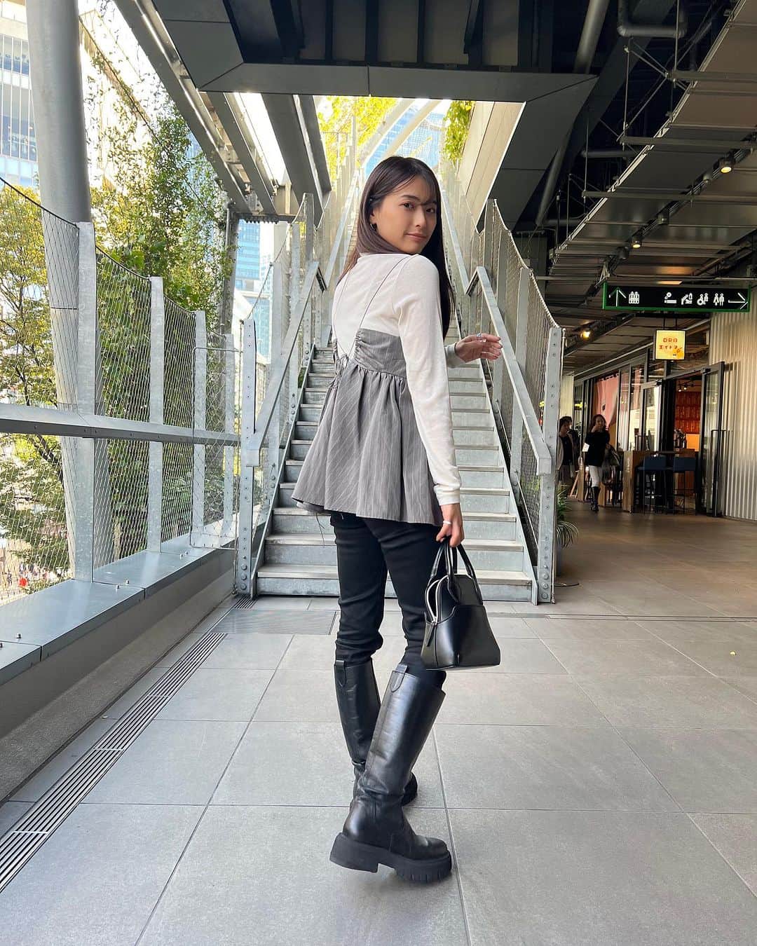 LUNAさんのインスタグラム写真 - (LUNAInstagram)「秋も大活躍のペプラムキャミ  ロングブーツもお手入れして3年目突入です😉  tops @milaowen_official  boots @rosebud_official_   denim @uniqlo_jp  bag @gu_for_all_   #ペプラム #ペプラムキャミ  #ペプラムトップス  #milaowen #rosebud  #uniqlo #gu  #プチプラコーデ #プチプラファッション  #プチプラ購入品 #きれいめコーデ」10月26日 18時26分 - luna_0229