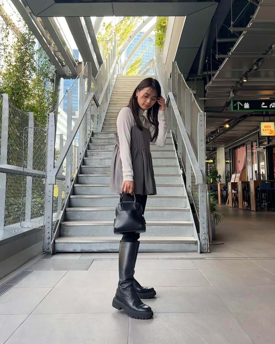 LUNAさんのインスタグラム写真 - (LUNAInstagram)「秋も大活躍のペプラムキャミ  ロングブーツもお手入れして3年目突入です😉  tops @milaowen_official  boots @rosebud_official_   denim @uniqlo_jp  bag @gu_for_all_   #ペプラム #ペプラムキャミ  #ペプラムトップス  #milaowen #rosebud  #uniqlo #gu  #プチプラコーデ #プチプラファッション  #プチプラ購入品 #きれいめコーデ」10月26日 18時26分 - luna_0229