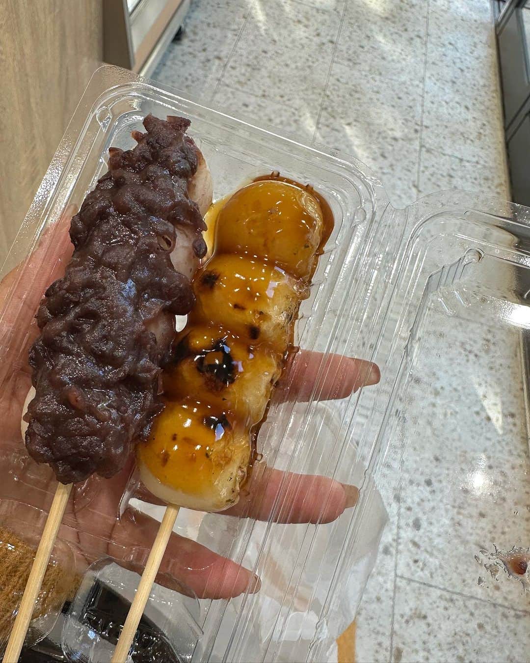夏江紘実さんのインスタグラム写真 - (夏江紘実Instagram)「. 今日は武蔵小山にあるこくぼのおこめさんにお邪魔してきました☺️🌾🍡 . とっても美味しい炊き立てのお米に、一から作ったお団子頂きました🥹💭 . . #こくぼのおこめ」10月26日 18時26分 - kaehiromi