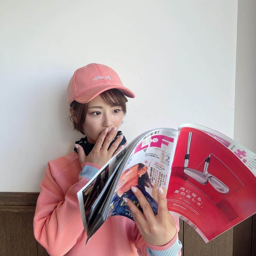 平嶋夏海のインスタグラム：「キャーってなるページがあるとかないとか🫣 #月刊ゴルフダイジェスト」