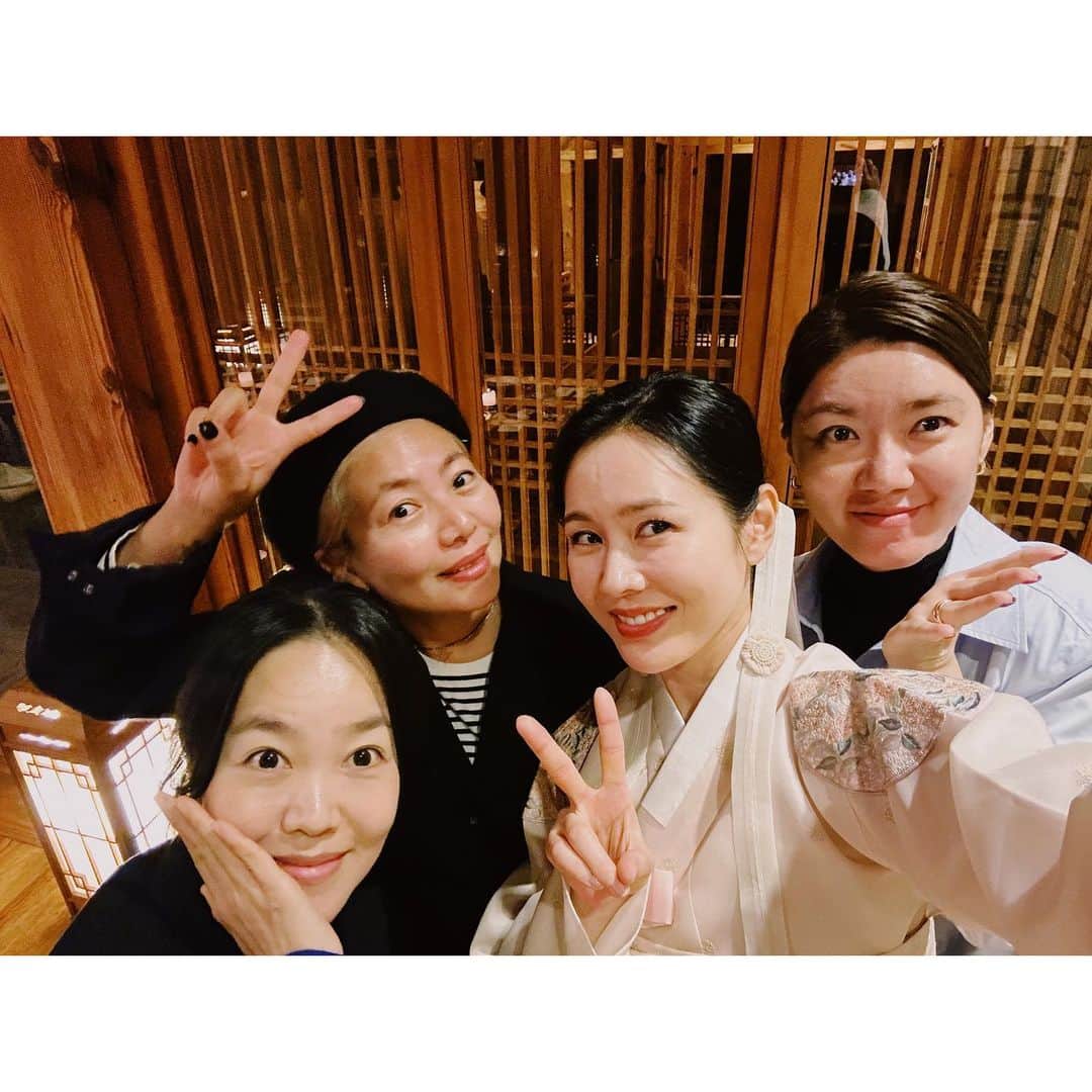 ソン・イェジンのインスタグラム：「고마워요😘」