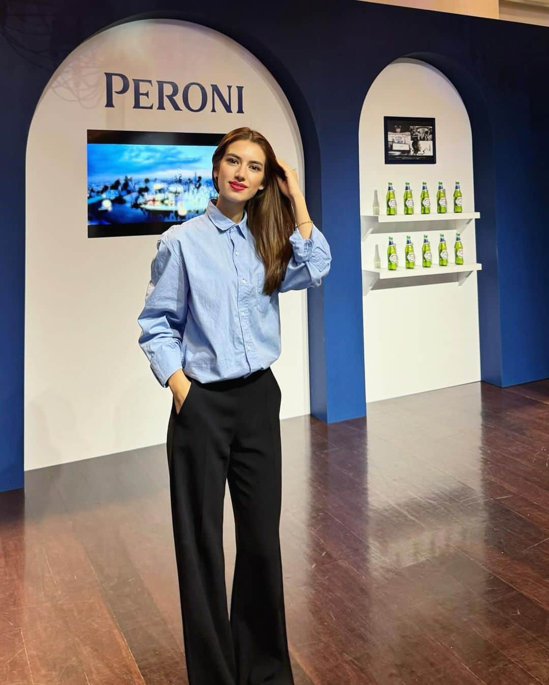 SARAさんのインスタグラム写真 - (SARAInstagram)「ブルー空間かわいかた💙 イタリアのビールを代表する @peroni_jp のパーティーではじめてビールカクテルを飲んだよん 普段ビールは飲まないけどカクテルは飲みやすくて美味しかった〜！  #PR #PERONI」10月26日 18時32分 - sara_pizzo