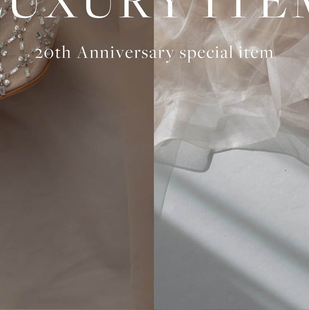 のインスタグラム：「. 【LUXURY ITEM】   足を通すだけで、きらきらと心がはずむ 一歩を踏み出す度に、あなたの進む道を輝かせる...  RANDA20周年を記念して作成した、手作業で装飾を施す至高の１足。 目が覚めるような輝きを味方につけて。  ──────────  【WEB限定】ストーン×ビーズ ラグジュアリーシアーブーツ （DC32294）49,800 yen  10/27 Fri AM10:00より オンラインストアにて先行予約受付開始  ──────────  ※詳細は @randa_pic プロフィールURLよりご覧ください！   #RANDA #RANDA20th #2023aw #autumn #wintter #anniversaryitem #限定アイテム #オンライン限定 #web限定 #onloinelimited #luxuryitems #instafashion #fashion #ootd #ランダ  #ファッション #スタイリング」