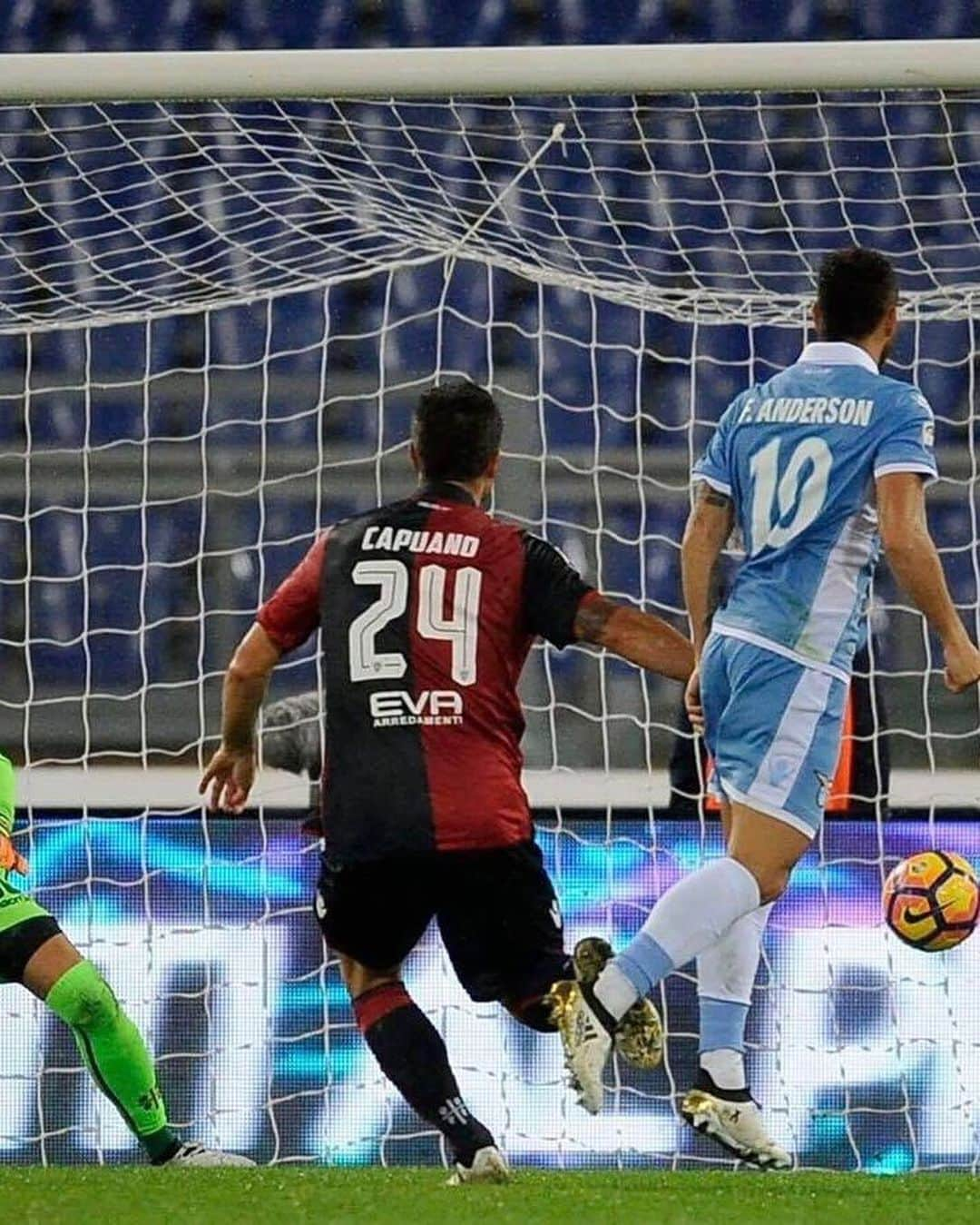 SSラツィオのインスタグラム：「𝗚⚽️𝗔𝗟 𝗢𝗙 𝗧𝗛𝗘 𝗗𝗔𝗬 ⛷️ Lo slalom gigante di Pipe contro il Cagliari  #CMonEagles 🦅」