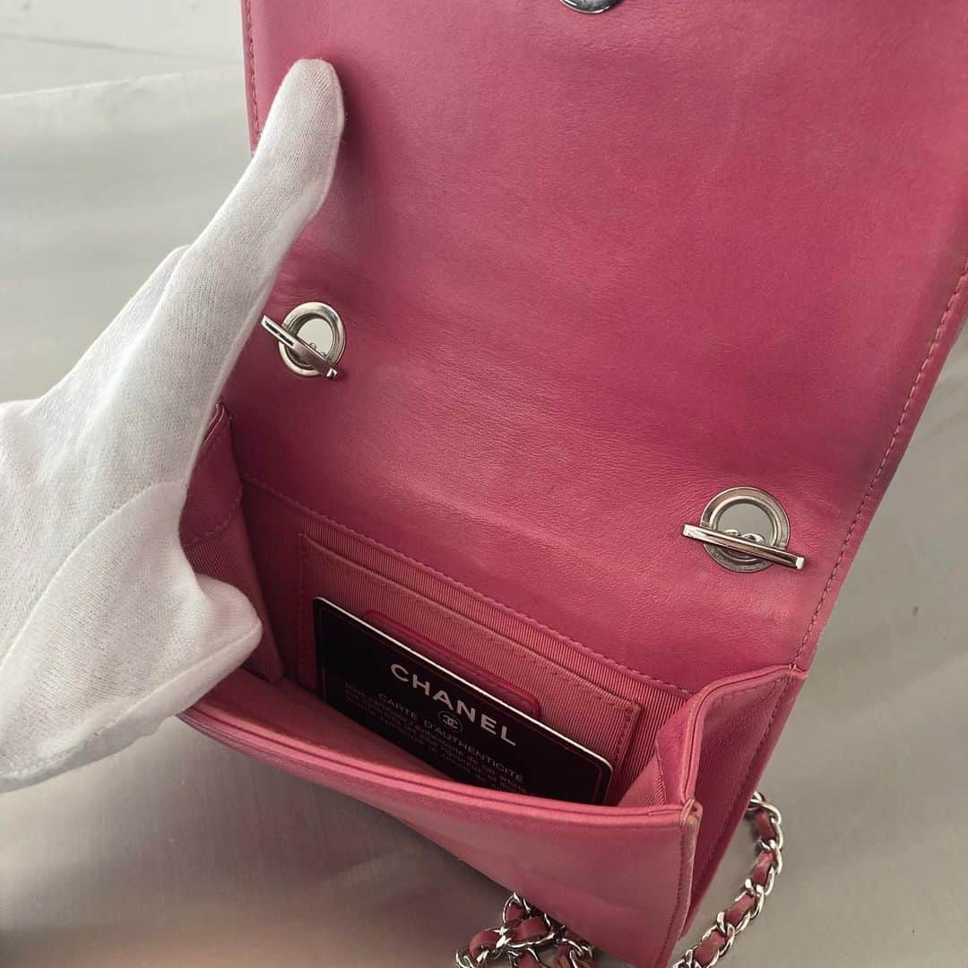 RINKAN渋谷店さんのインスタグラム写真 - (RINKAN渋谷店Instagram)「. 《 CHANEL 》  MODEL : レゴボーイ ⁡ －－－－－－－－－－ー－－－－－－－－－－－－－－  商品の詳細につきましてはDM、又はお電話にてお問い合わせ下さい。 ⁡ DMやお電話からの郵送販売も可能です。 ⁡ ショッピングローンなど各種お支払い方法もご用意しておりますのでご相談下さい。 ⁡ International shipping is available. Please contact us though DM. ⁡ ⁡ 〈RINKAN SHIBUYA〉 TEL：03-5458-3050 LINE ID：@283swjhf」10月26日 18時36分 - rinkan_shibuya