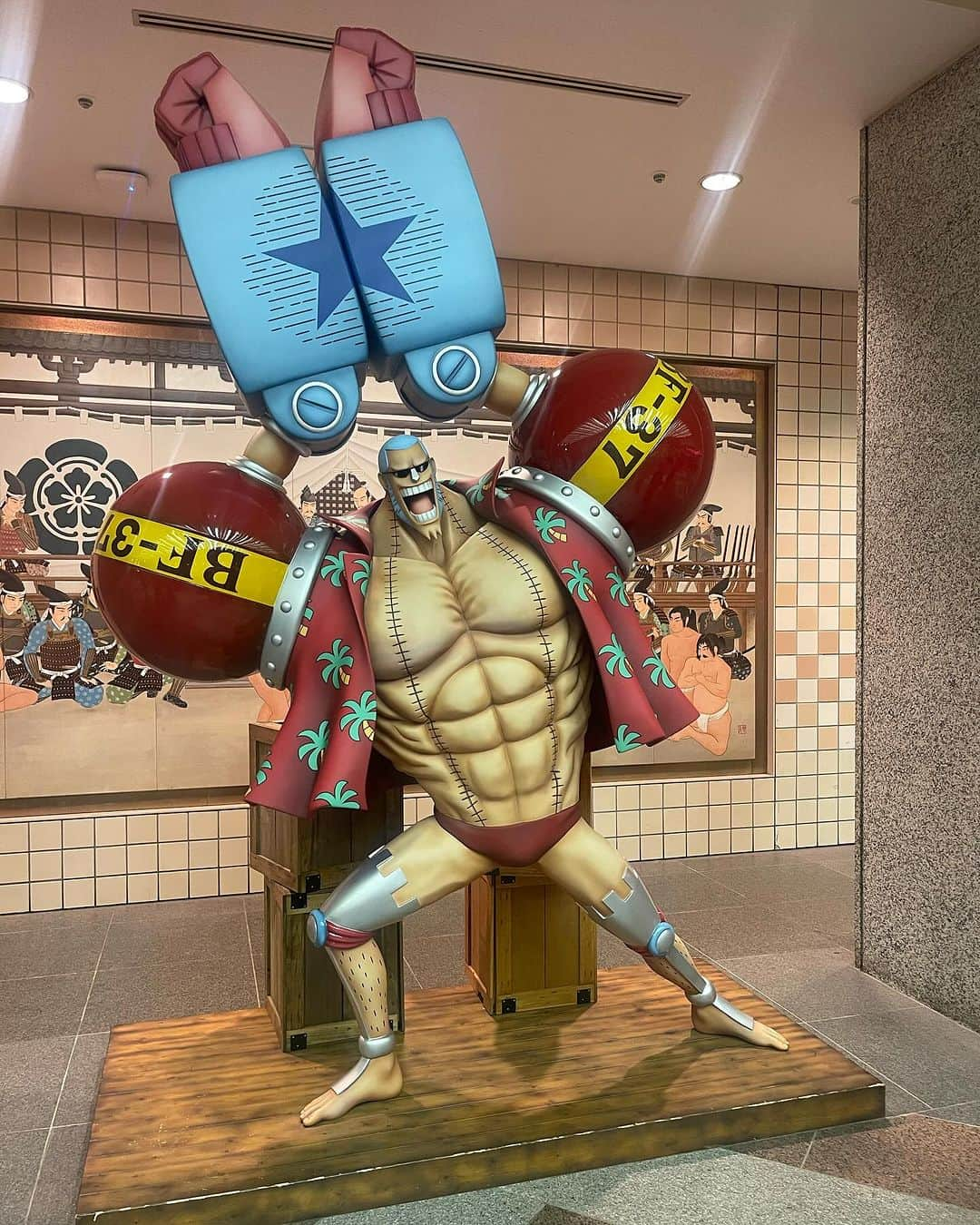 白川理桜さんのインスタグラム写真 - (白川理桜Instagram)「ジンベエの手大きぃぃぃぃ✨️ ONE PIECE アニメ25周年始まる楽しみー！！ ⁡ #onepiece #ワンピース #25th  #animation #アニメ #ワンピースアニメ  #toeianimation  ⁡ 個人的に来年こそワンピースのコスプレ したいと思っています！なにやろっかな」10月26日 18時43分 - srkwrio