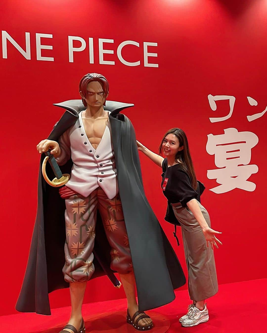 白川理桜さんのインスタグラム写真 - (白川理桜Instagram)「ジンベエの手大きぃぃぃぃ✨️ ONE PIECE アニメ25周年始まる楽しみー！！ ⁡ #onepiece #ワンピース #25th  #animation #アニメ #ワンピースアニメ  #toeianimation  ⁡ 個人的に来年こそワンピースのコスプレ したいと思っています！なにやろっかな」10月26日 18時43分 - srkwrio