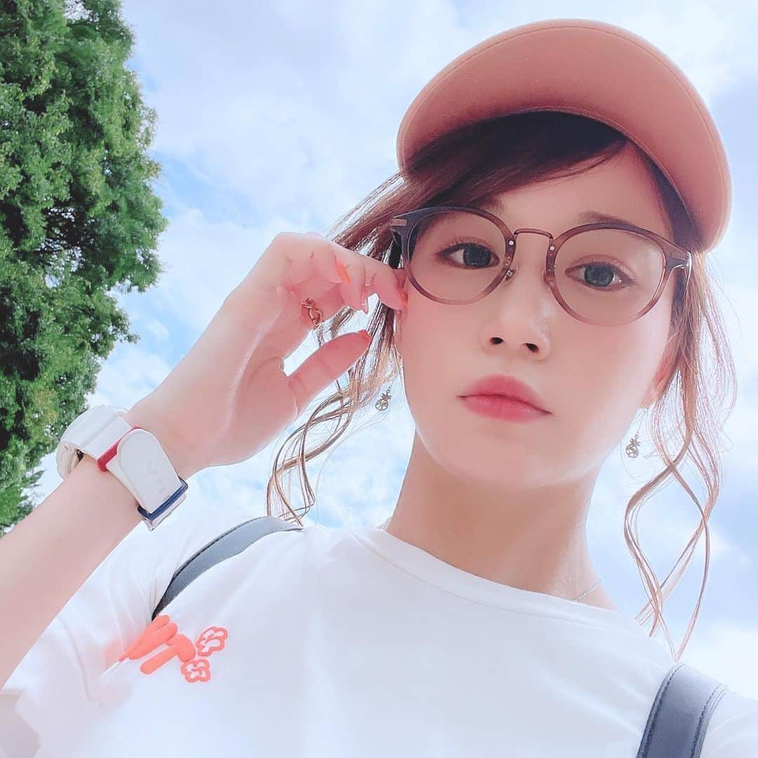 上原泰子さんのインスタグラム写真 - (上原泰子Instagram)「▽ 今夏とてもお世話になった調光レンズのサングラス🕶 . . 夏の間に夏の投稿が終わらなかった🍁🍂 . . #UNITEDARROWS#zoff#サングラス #😎#👓」10月26日 18時45分 - yasupi1107