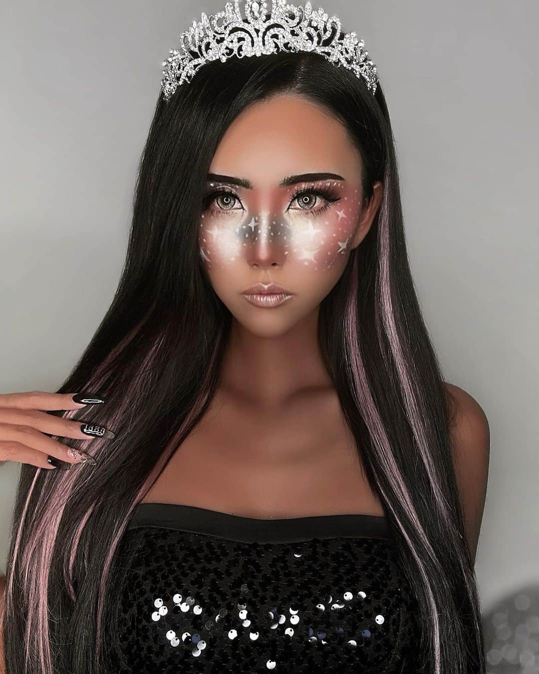 のインスタグラム：「2023 Halloween👻🖤make up!!  やった事ない系ということで顔面GALAXY🪐でカラフルに🤍 最初どうなるかと思ったけどうまく着地できた🫡笑  みんなは今年の仮装は何するの？🖤」