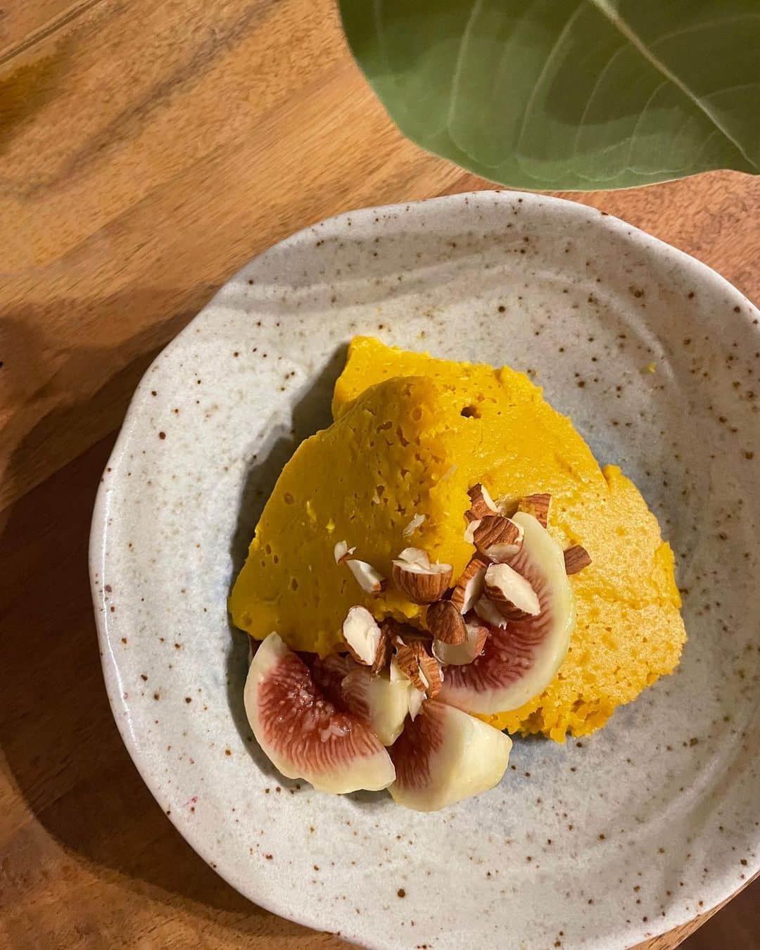 のインスタグラム：「🎃  ちょっとちょっと 作っちゃいましたよ、  かぼちゃのプリン🍮🎃  もちろん乳製品不使用。  お店出せちゃうかも、、、て🤭  . #pumpkinpudding #pumpkin #pudding #Halloween #pumpkinsweets #vegan #かぼちゃ大好き #かぼちゃのおやつ #かぼちゃスイーツ #かぼちゃレシピ」
