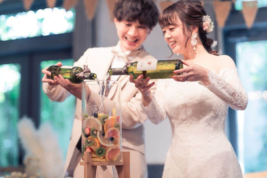 BARN&FOREST148のインスタグラム：「#100年後も語り継がれる結婚式  ・ ・ Sangria Ceremony…*  ブライダルフェアのご予約やお問合せは InstagramのDMでも承っております*  #sangriaceremony #果実酒セレモニー #披露宴演出 #バーンアンドフォレスト148 #式場探し #barnandforest148 #卒花嫁 #プレ花嫁 #結婚式演出 #barnwedding #バーンアンドフォレスト #barn花嫁 #披露宴 #結婚式 #プレ花 #花嫁の手紙 #weddingceremony #rusticwedding #卒花 #新婦の手紙 #148花嫁 #流山おおたかの森 #結婚式場探し #結婚式準備 #ウェディングセレモニー #ナチュラルウェディング #結婚式場」