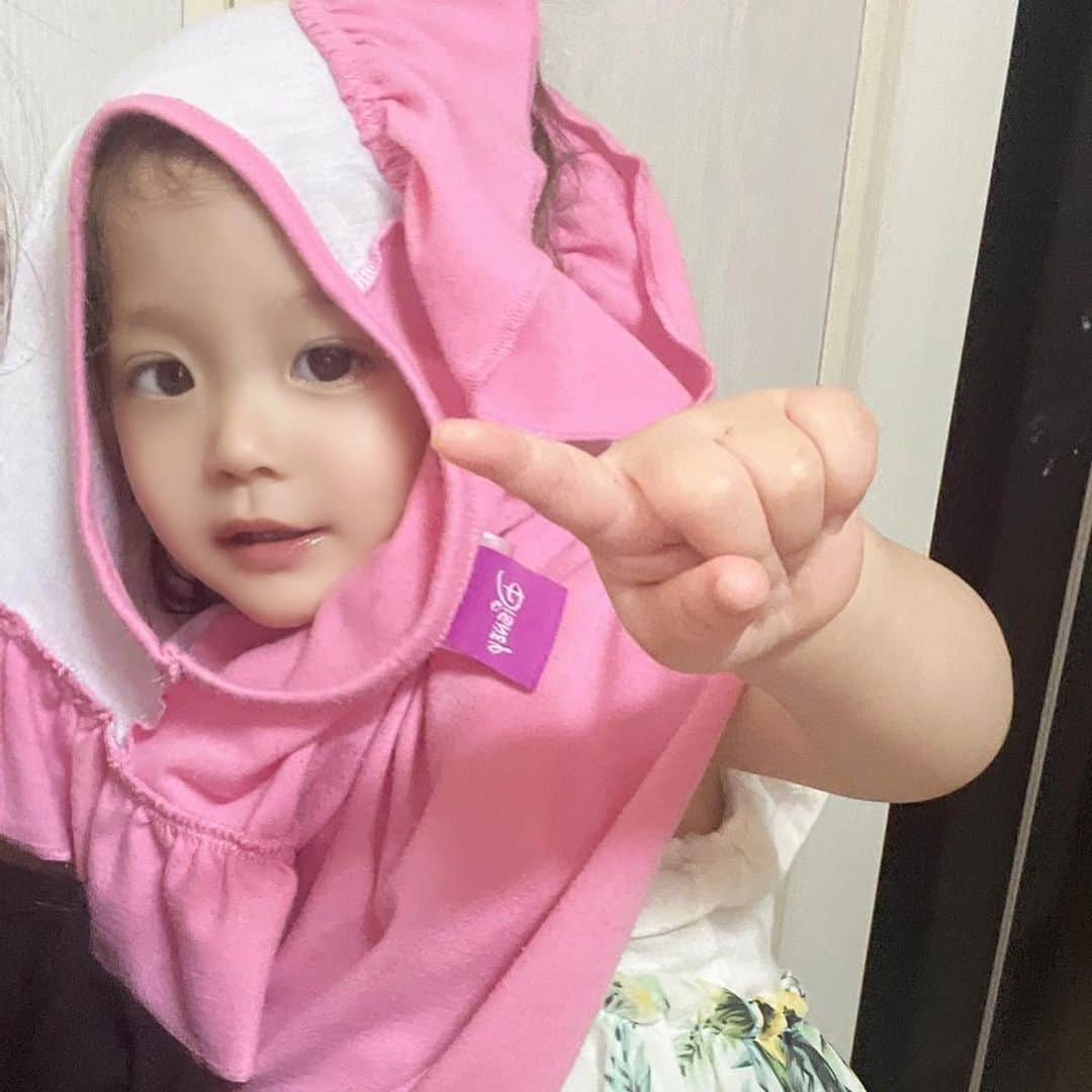 あきるなさんのインスタグラム写真 - (あきるなInstagram)「それと10月22日あきるな家末っ子 れりか2歳誕生日だったので🎂🎉  10月31日ハロウィン🎃の日に 家族でディズニー行ってきます∩^ω^∩ ファミリーでれりかの誕生日お祝いしてきます🏰🎁 . . . #あきるな #ファミリー #家族 #家族写真 #誕生日 #お誕生日 #育児 #大家族 #こどものいる暮らし #年子 #末っ子 #ディズニー #ディズニーコーデ #お祝い #サプライズ #家族でお祝い #成長記録 #東京ディズニーランド #fam #family #baby #disney #disneyland #disneylife #kidmodel #familytime #couple #selfie #me #cute」10月26日 19時00分 - runaruna1226